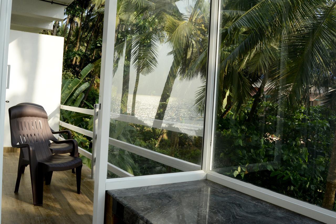 White Shell Beach House Каннур Екстер'єр фото